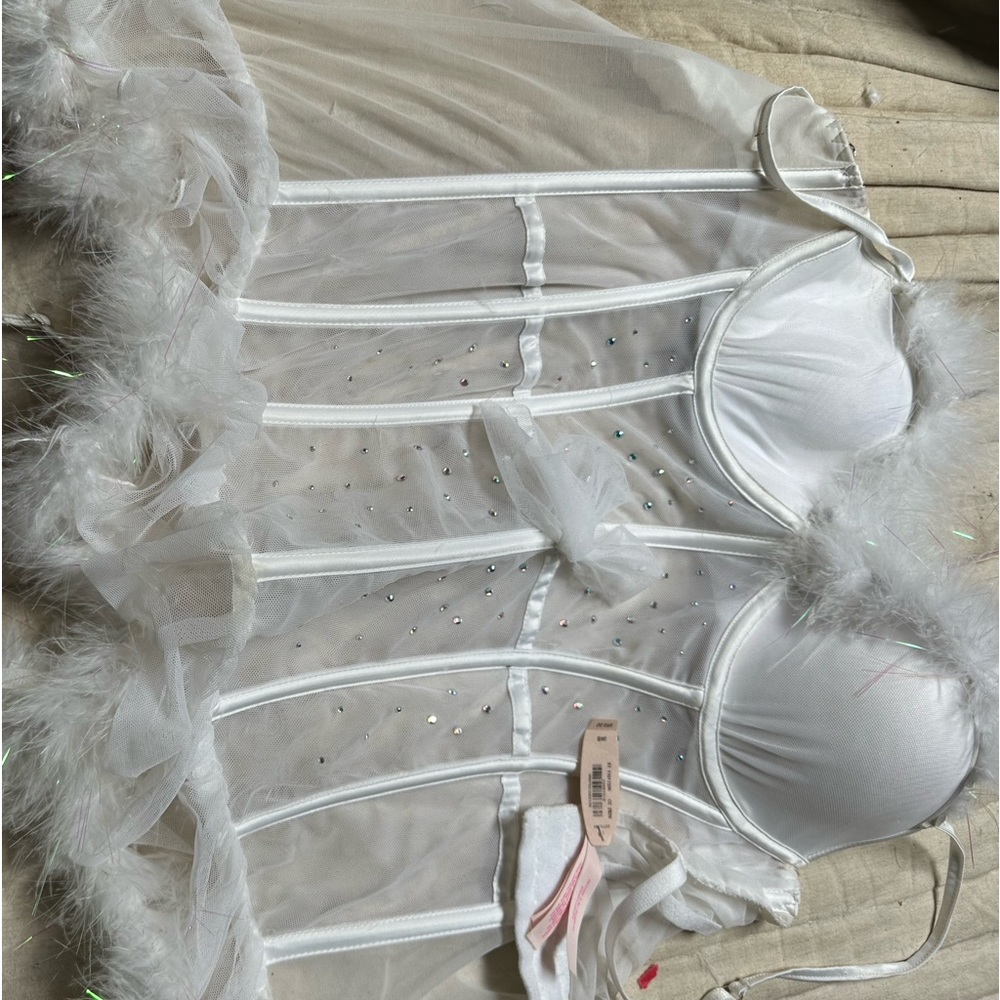 New Victoria's Secret showy Buster
